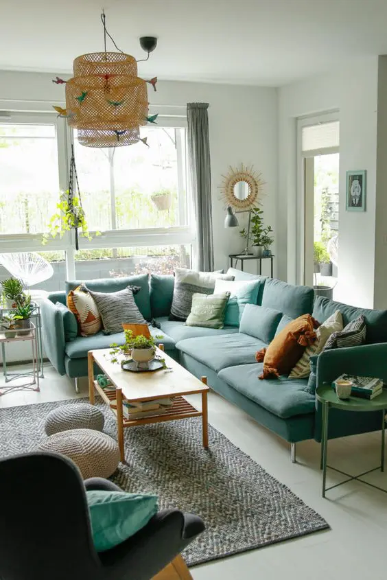 نور مستقیم آفتاب بر روی مبلمان