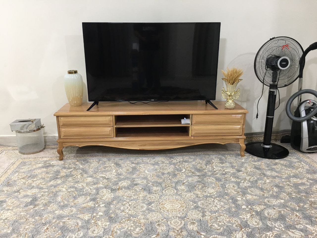 میز تلویزیون کلاسیک کد 9029