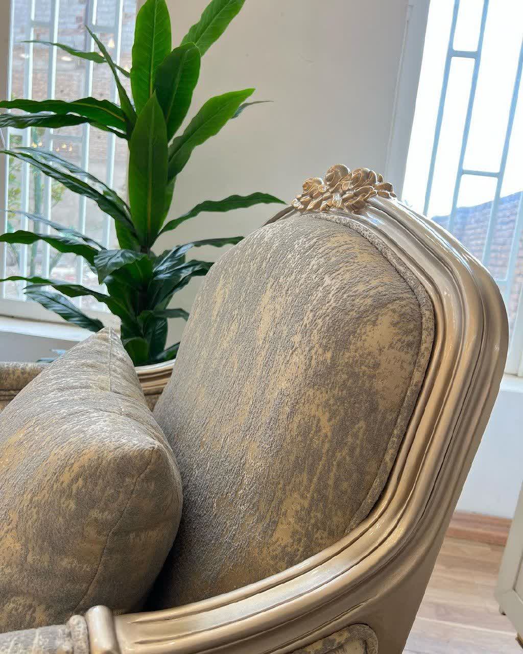 مبل کلاسیک فرانسوی سه گل 7 نفره