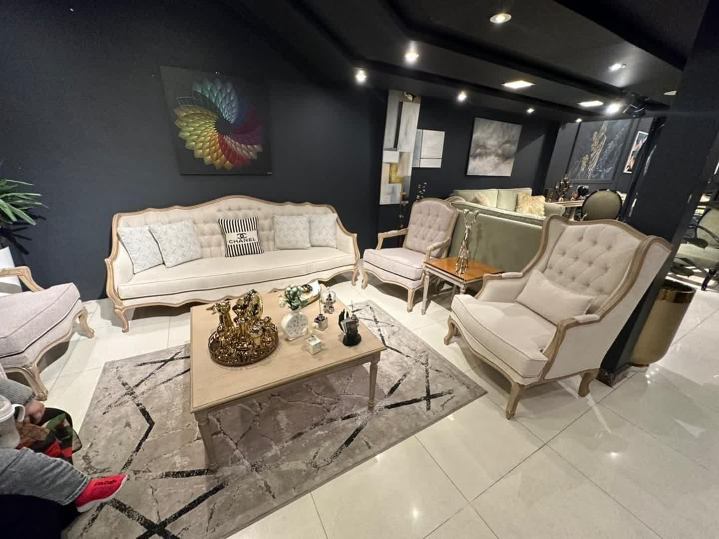 مبل کلاسیک فرانسوی مرجان 7 نفره