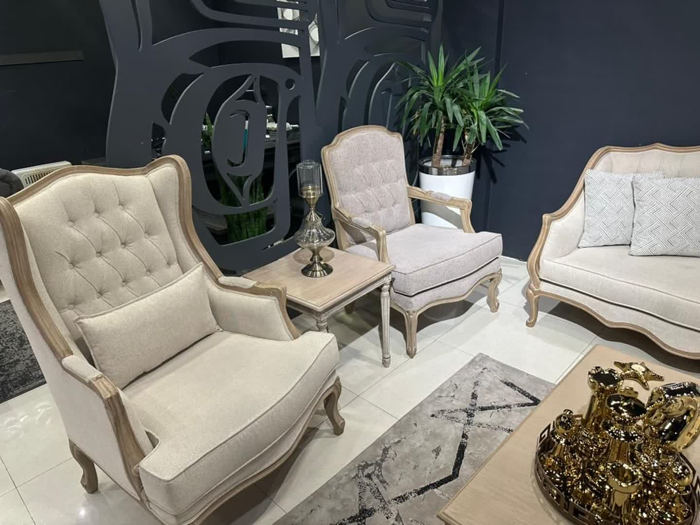 مبل کلاسیک فرانسوی مرجان 7 نفره