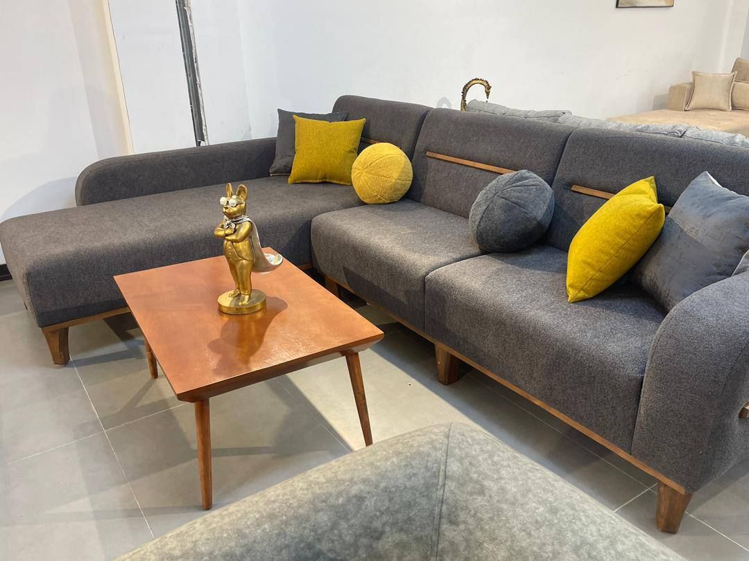 مبل ال مدل المیرا