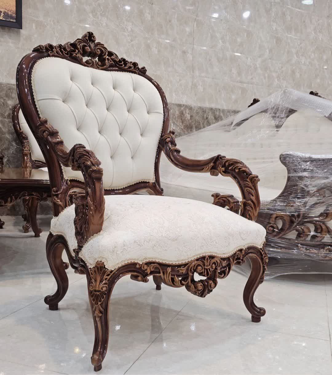 مبل کلاسیک مدل لیون 7 نفره