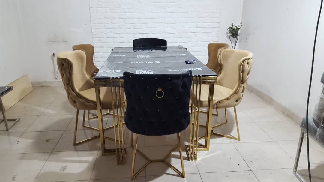 میز ناهارخوری لیزری طلایی 4 _ 6  نفره