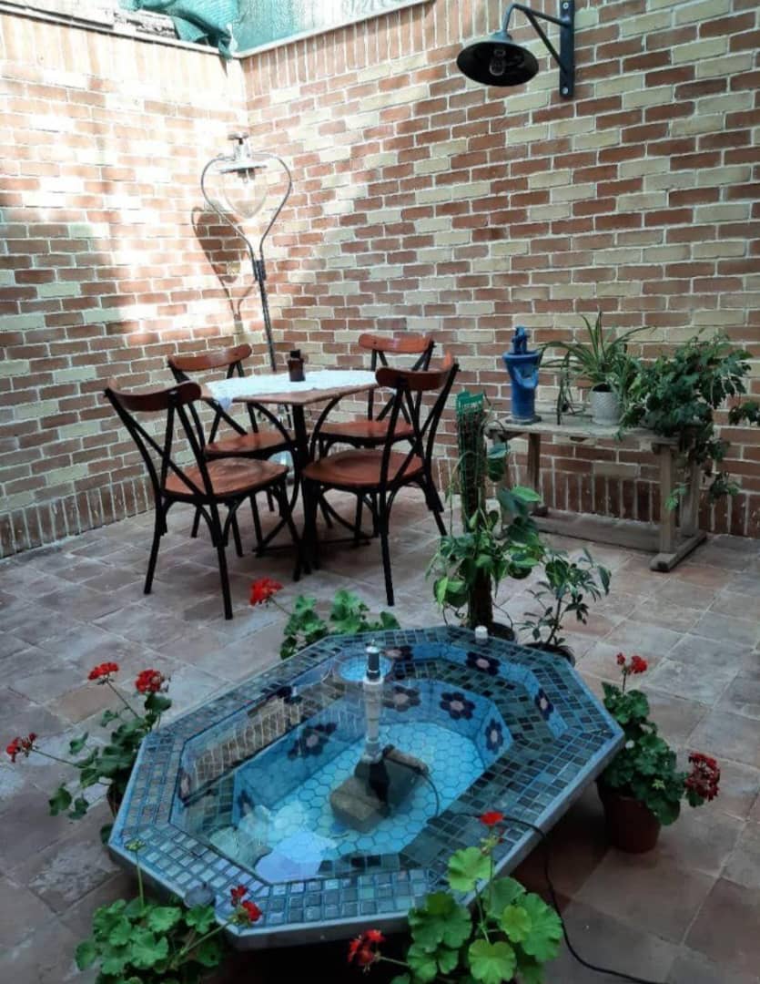 میز ناهارخوری لهستانی 4 - 6  نفره